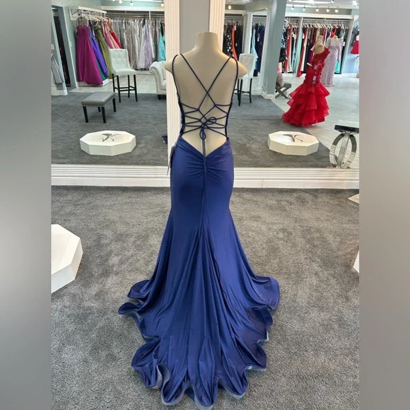 Size 14 Thick spandex stretch material.. crisscross back. trumpet gown.